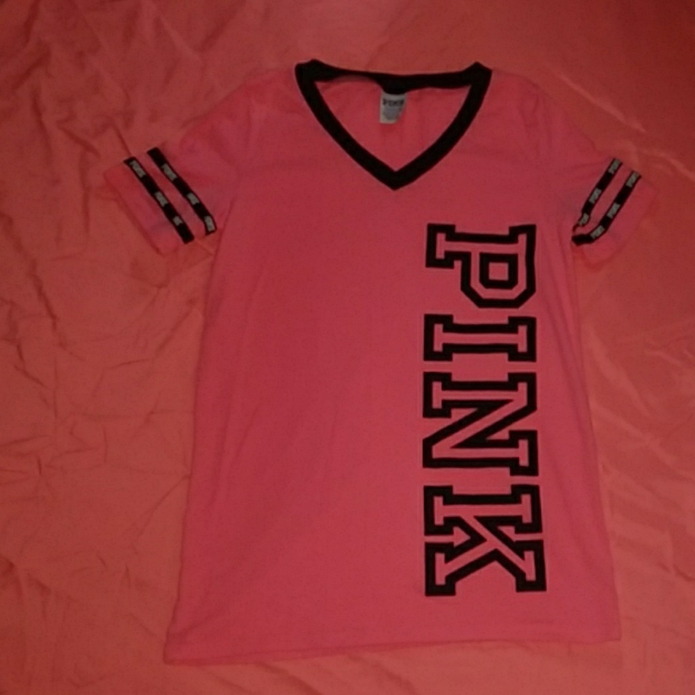 Victoria's Secret Pink logo v neck tee, sz S